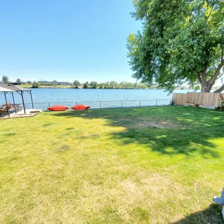 Lakefront Getaway. Private Waterfront Home with Dock and Sunroom.