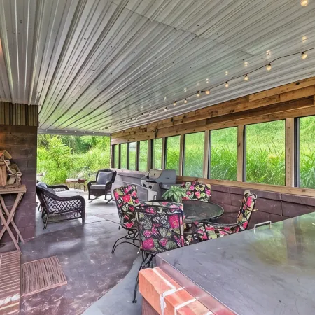 Historic Cabin in Little Switzerland w/Fire Pit-Walk to village and shops!