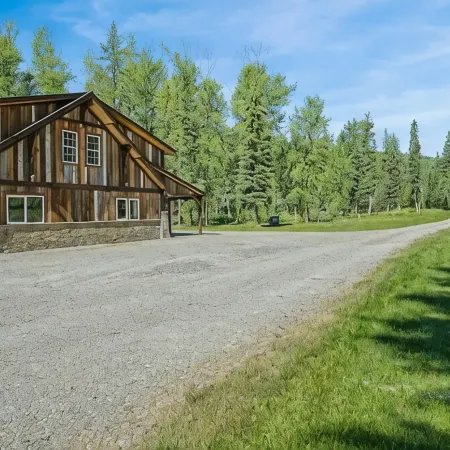 Peaceful cabin overlooking meadow with hot tub