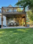 Gorgeous downtown beauty! 2min walk to local restaurant's/Main Street Montrose - 3-Star