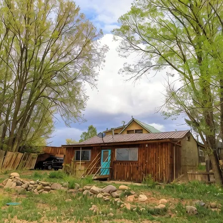 Comfortable Casita centrally located to the myriad of experiences here in Taos!
