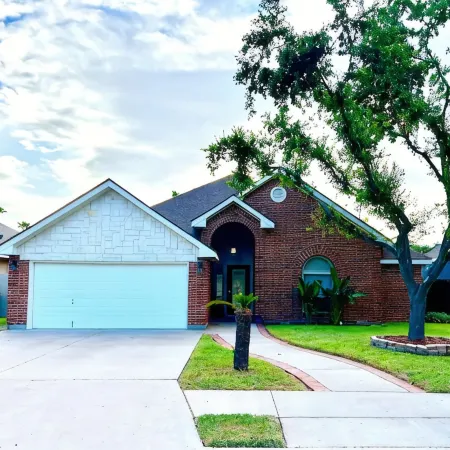 La Casita cozy 3 bedroom 2.5 bath with BBQ pit!