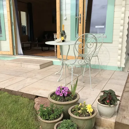 Lovely cabin with country views in popular Somerset village.