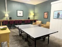 4 bed/3 bath huge house, 1.5 blocks to beach/town, hot tub/game rm, dog friendly - 무료 와이파이