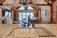 Lake front house in Gilbert SC - Homestays
