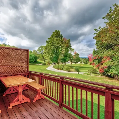 4BR/4Bath Townhome w/AC, Walk to Ski, Golf, Tennis, Hiking and More!