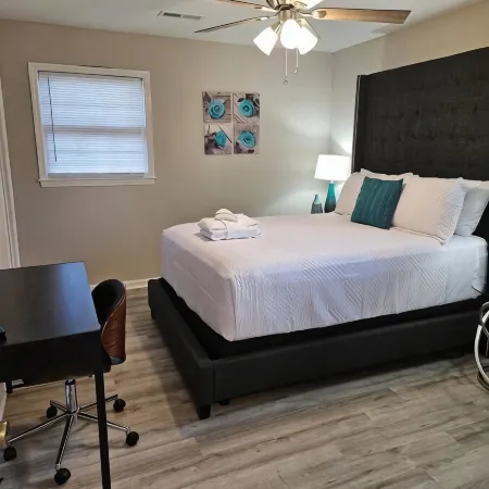 3bdr 2ba home Goose Creek - Close to Charleston Attractions with Large Yard Hotels in Berkeley County