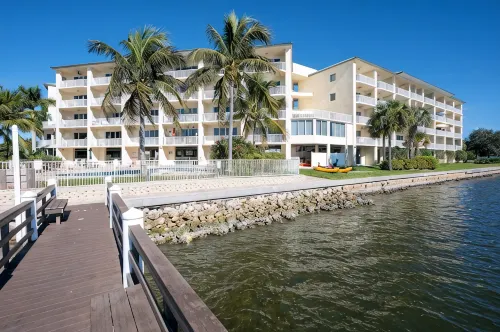 See dolphins from the balcony! Hot tub and pool. Renovated & fully equipped410