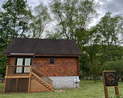 Log Cabin Located on the Greenbrier River in Hinton WV Hotels in Summers County