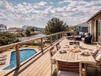 Family Friendly Beach House. Pool, Hot Tub, Walk to Beach. Dog Friendly, Fenced Hotels near شاطئ ساندبريدج