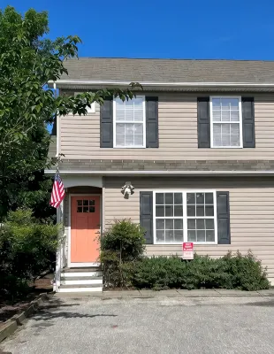 Charming Duplex in the heart of Leonardtown - 4-Star