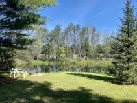 Year round cozy cabin on Trout haven Pond, close to trails & Lake St. Helen