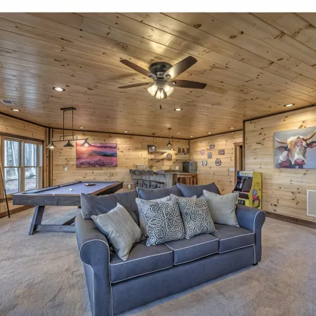 Blue Ridge Cabin, Mountain Views, Hot Tub, Game Room – Sleeps 12 Near Downtown