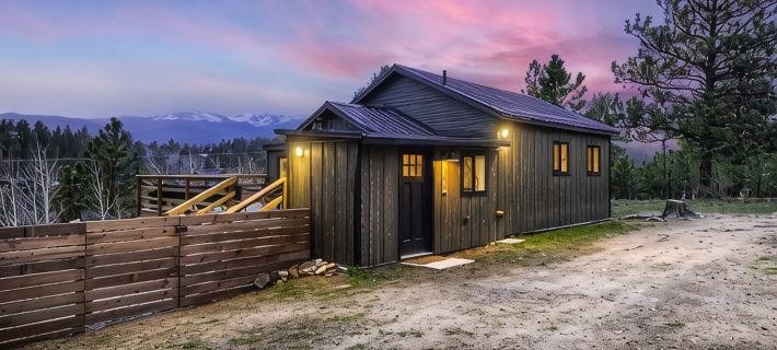 Stylish 2-bedroom Cabin with Breathtaking Mountain Views + Hot Tub Hotel di Bailey