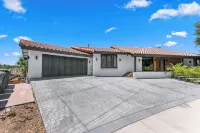 Casa sunset Modern  2BR/1BA in Fletcher Hills with beautiful sunset views, pool