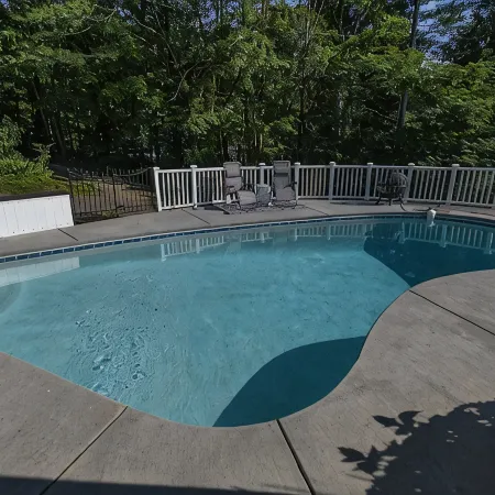 "  in Ground  Salt Water Pool    3 Bedrooms 2Baths "Sleeps 8   1st  Level.
