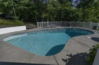 "  in Ground  Salt Water Pool    3 Bedrooms 2Baths "Sleeps 8   1st  Level. - Private Pool
