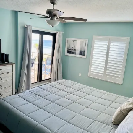 Indies House Sought After Beachfront Condo w Pool near shopping and restaurants