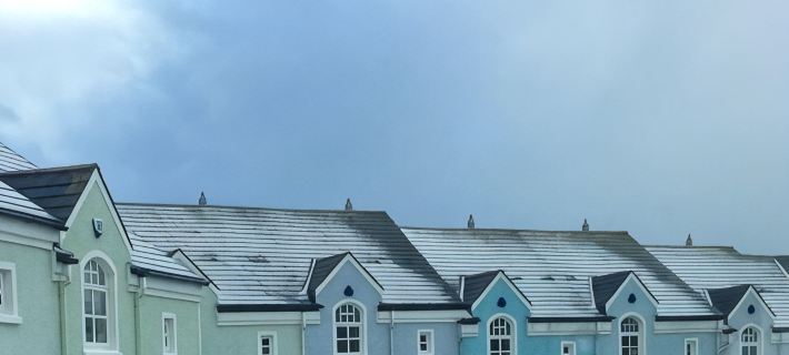 Bright and Airy cottage close to the beach ブッシュミルズのホテル