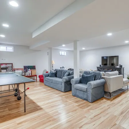 Spacious home for entertaining, centrally located to beach, ferry, and airport.