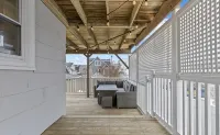 Normandy Beach Getaway! Spacious 2-Family Home. Perfect for Families & Friends - 4-Sterne