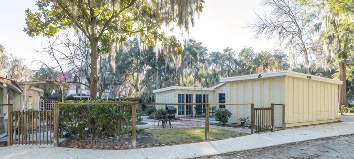 Old Town Bluffton Cottage + Free Golf Cart - Fenced Yard - Downtown - Sleeps 8 Hotels in Bluffton