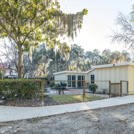 Old Town Bluffton Cottage + Free Golf Cart - Fenced Yard - Downtown - Sleeps 8
