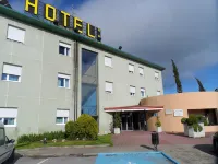 Hotel Rey Arturo Burgos - parking