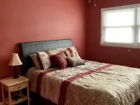 Experience Kentucky Lake out the back door! Spacious 4-bedroom retreat awaits. 卡洛韋縣住宿飯店