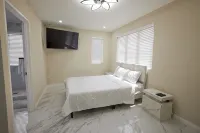Luxury 6BR Villa w/ Pool, Rooftop Deck & lower level Lounge/ 2 Car garage/AC