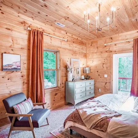 Cozy & kid friendly cabin w/ million $ views, hot tub, game room, and fire pit!!