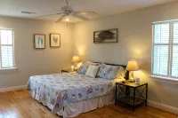 Peaceful Waterfront Summer Escape! Sunshine, King Suite, Private Dock - 3-Star