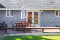 Relax by Oak Bluffs Harbor, enjoy your 3-bedroom East Chip retreat - 4-stjärniga
