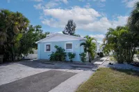 Crystal Sands Beach House in Irb! Great Location 2/1 - Apartments