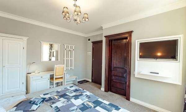 4Cardinal's Hotel Boutique