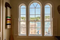 Downtown Boothbay Harbor Vintage Summer Camp Suite - 3-Star