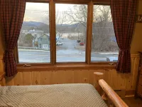 Lake view , Cozy One Bedroom! Walk to Beach and Town! Hotels in Bolton