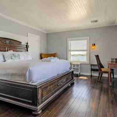 Waterfront Cape Cod Escape - 9 Bedrooms + Guest House Rooms