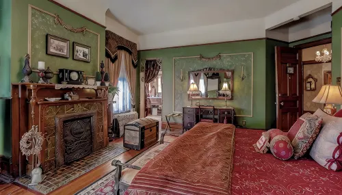 Schuster Mansion Bed & Breakfast - Airport Shuttle