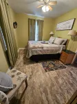 Lake House Retreat-Magical Stay for All Ages-Boats, Firepit, Hammocks and More - Wifi