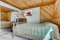 F201 Treehouse 2 Bedroom Condo by RedAwning - Homestays