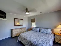 Canal Front 3 Bedroom Home / Newly Renovated Hotels in Frisco