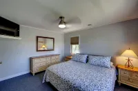 Canal Front 3 Bedroom Home / Newly Renovated - 3 stjerner