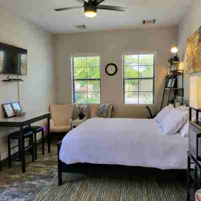Guesthouse/Casita Goodyear New Remodeled with WiFi Rooms