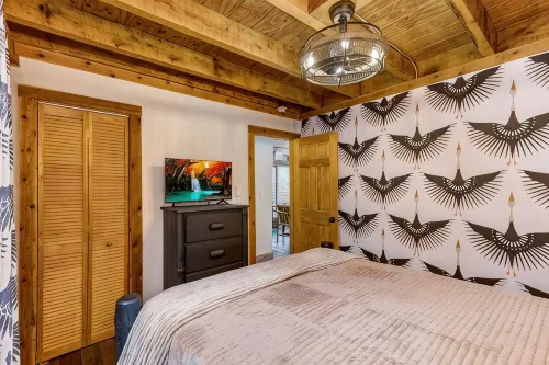 Log Cabin, 3 Bedrooms, Sauna, Cold Plunge, Full Body Massage Chair, Sleeps 6 - シャレー
