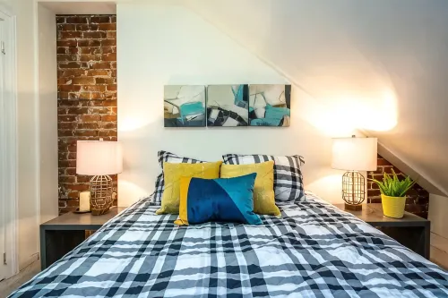 Wonderful Loft in Historic DT