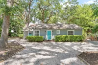 Oaks & Ocean Cottage - 3 Min from the Ocean,  Restaurants and Shops - 4-Star