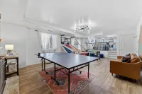 Spacious Home Near Ski Resort-3 Livingrooms, 2King Beds-2Gbfiber-Gameroom-HotTub -  Privatzimmer