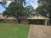 Lakehouse Getaway! Hotels in Camp County