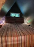 Molly Branch Cottage- Beautiful Private Setting, 5 Star ABNB, Newly Listed VRBO - 4-Star